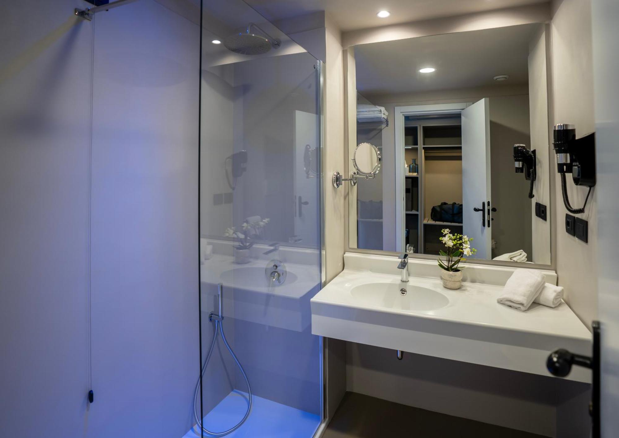 Bv Hotel Oly — Photos 1